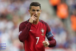 网络暴力零容忍！英男子辱骂女足国脚遭逮捕，镜报揭露社交媒体黑暗面