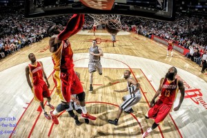 网坛传奇惊叹！费德勒观战直呼，樊振东的乒乓球竟能划出诡异弧线