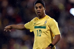 尼克斯主场不敌独行侠吞四连败，唐斯空砍22+18难阻颓势