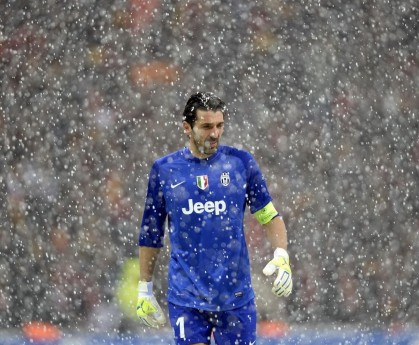 巴斯末节爆发定乾坤 韦伯斯特关键三分雪前耻 CBA双雄鏖战双双告捷